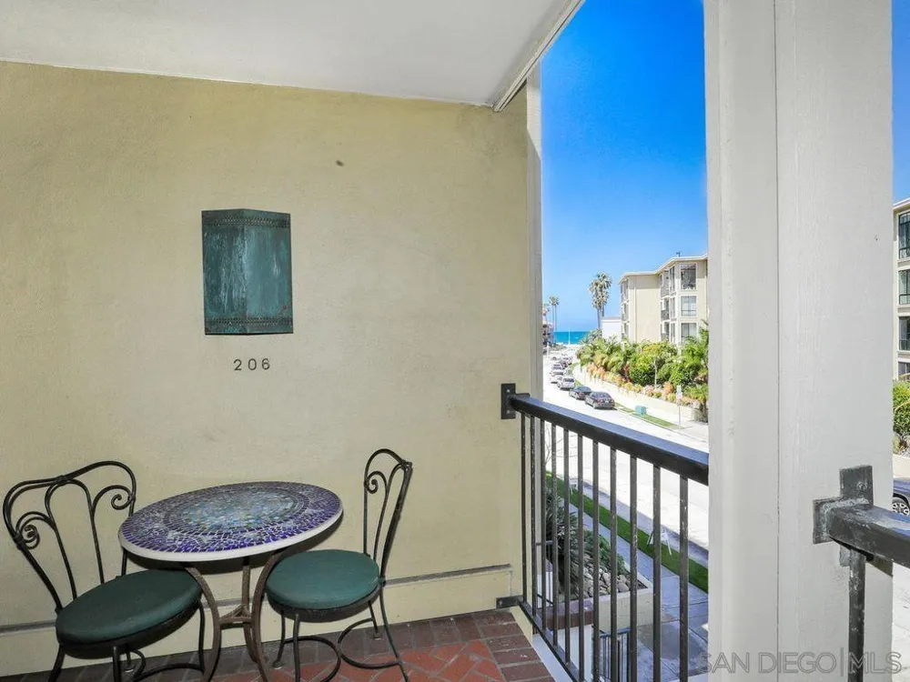 8110 El Paseo Grande #206 La Jolla, CA 92037