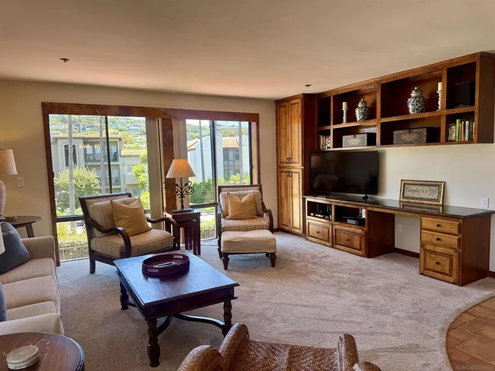 8110 El Paseo Grande #206 La Jolla, CA 92037