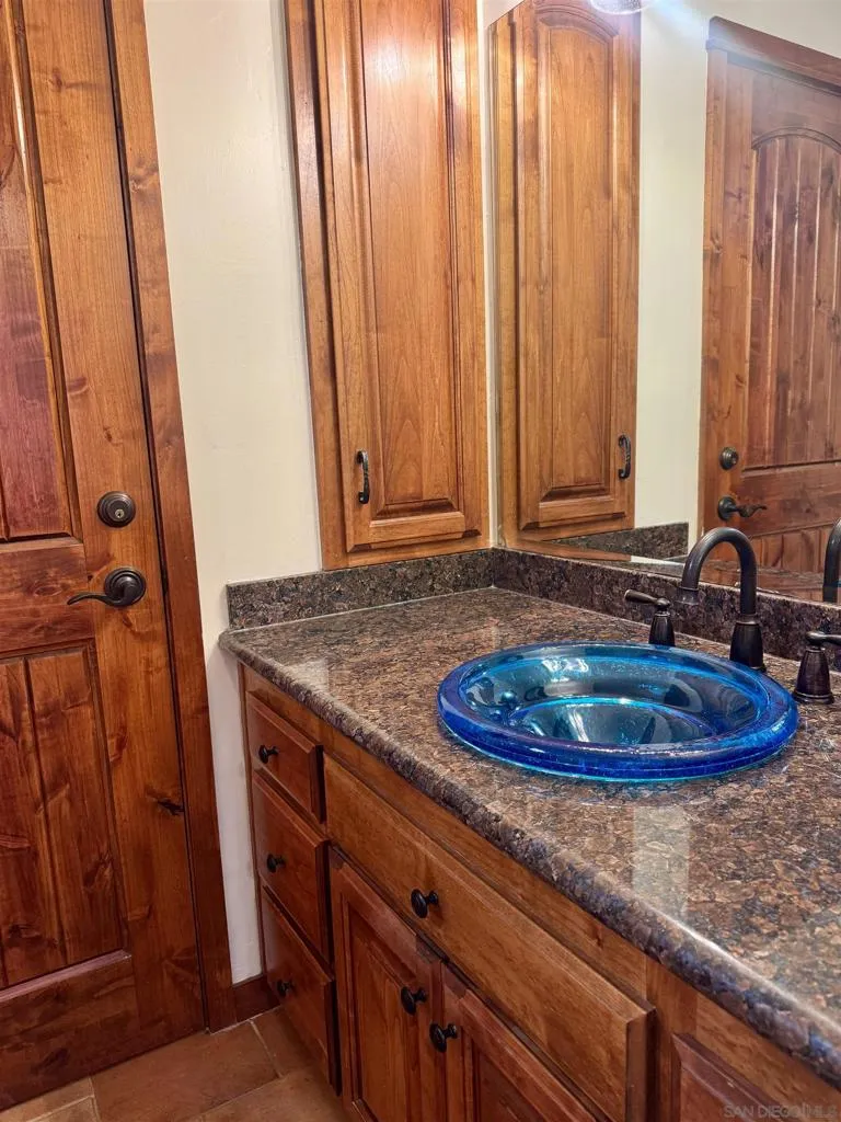 8110 El Paseo Grande #206 La Jolla, CA 92037