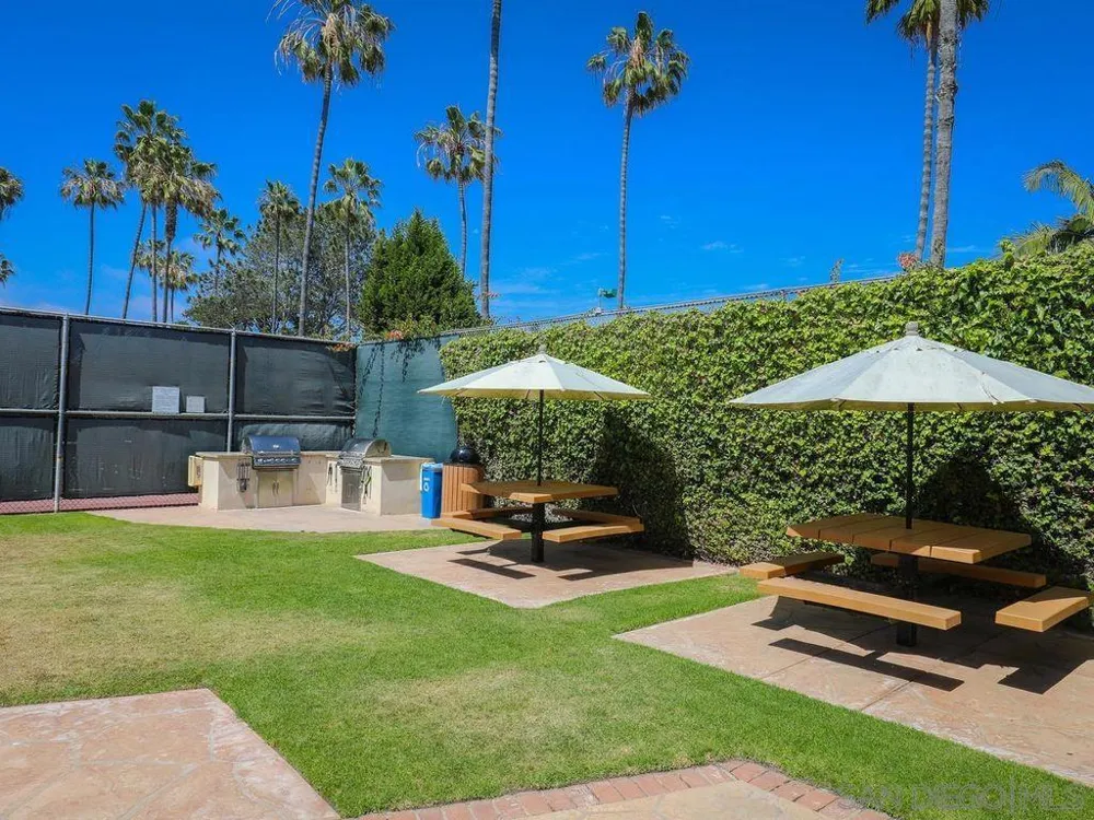 8110 El Paseo Grande #206 La Jolla, CA 92037
