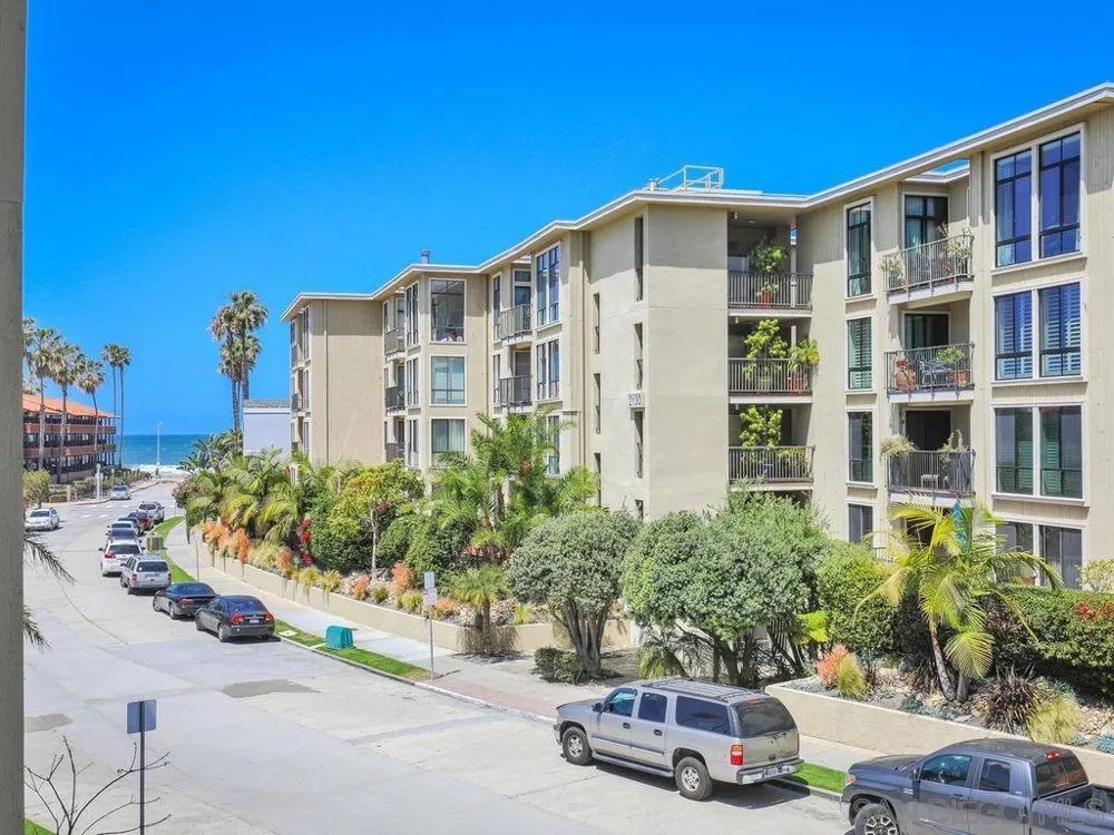 8110 El Paseo Grande #206 La Jolla, CA 92037