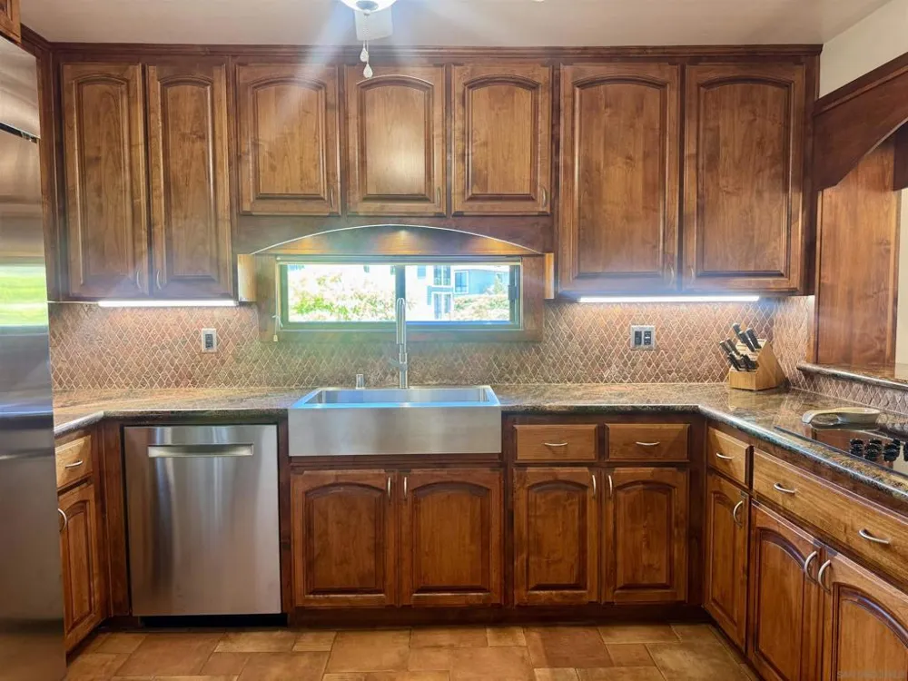 8110 El Paseo Grande #206 La Jolla, CA 92037