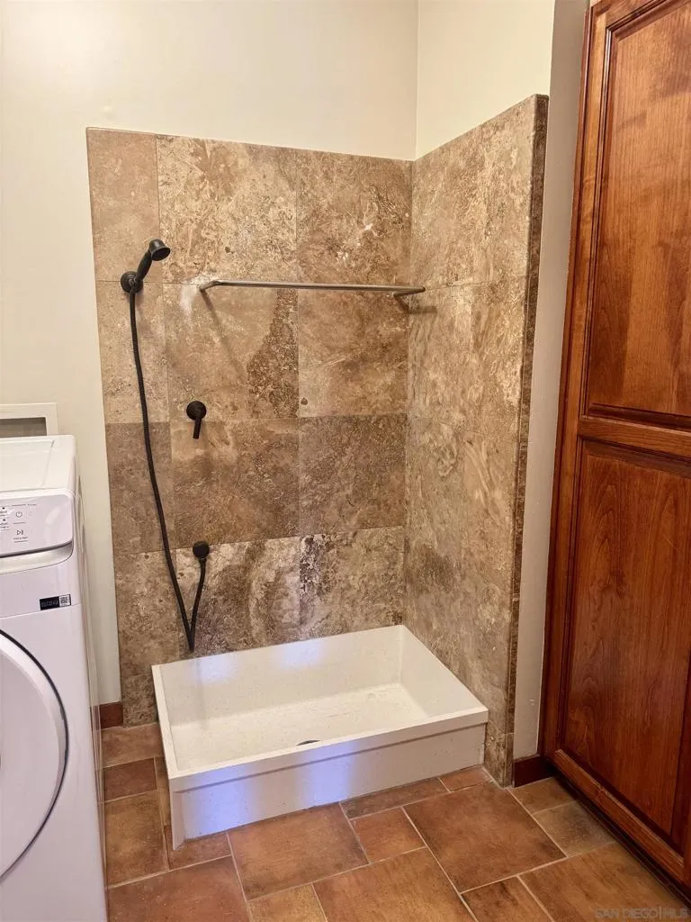 8110 El Paseo Grande #206 La Jolla, CA 92037
