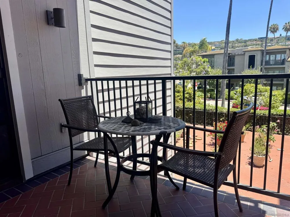 8110 El Paseo Grande #206 La Jolla, CA 92037