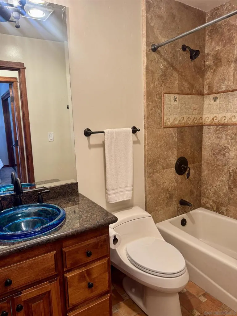 8110 El Paseo Grande #206 La Jolla, CA 92037