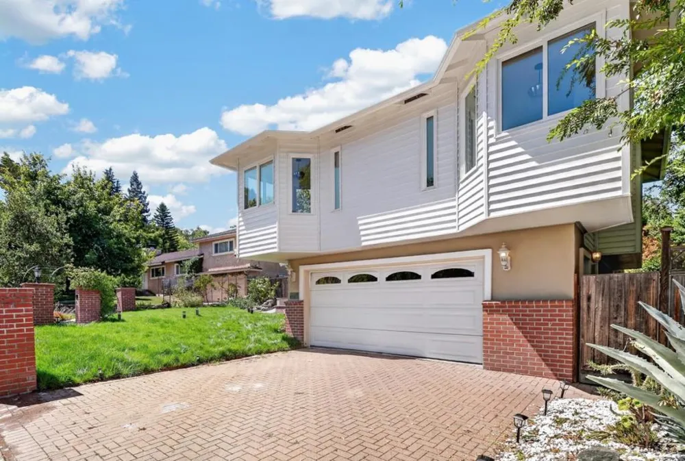 3050 Hastings Avenue Redwood City, CA 94061