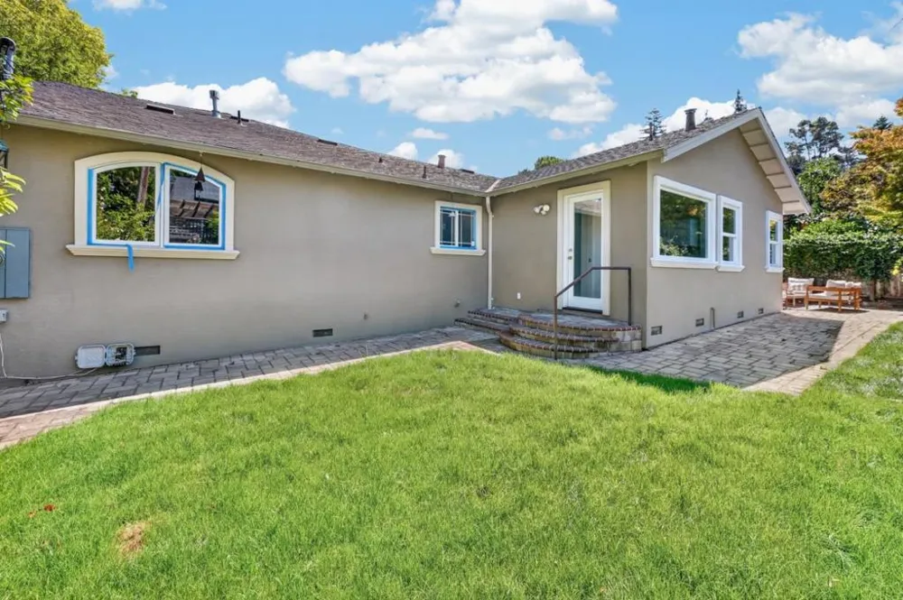 3050 Hastings Avenue Redwood City, CA 94061