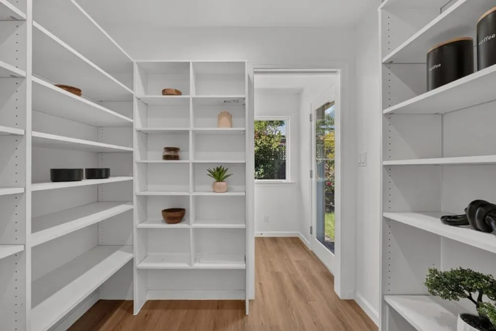 3050 Hastings Avenue Redwood City, CA 94061