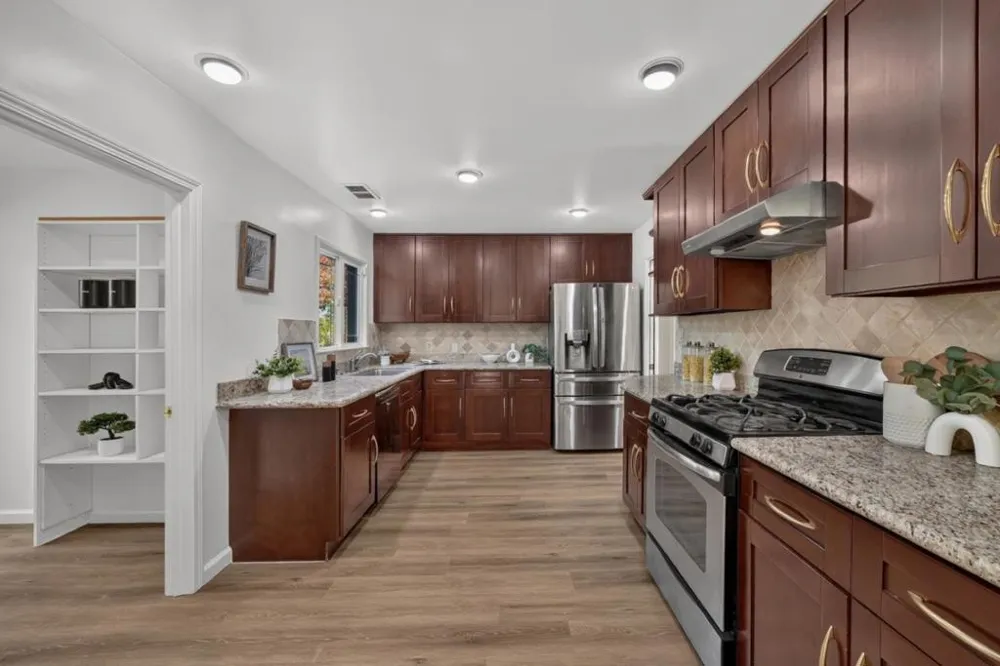 3050 Hastings Avenue Redwood City, CA 94061
