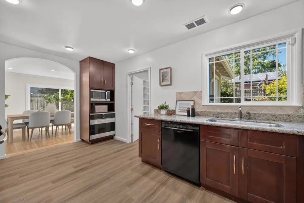 3050 Hastings Avenue Redwood City, CA 94061
