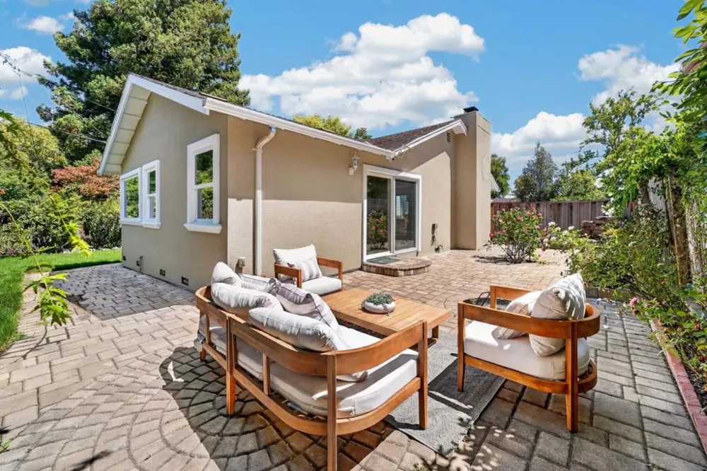 3050 Hastings Avenue Redwood City, CA 94061