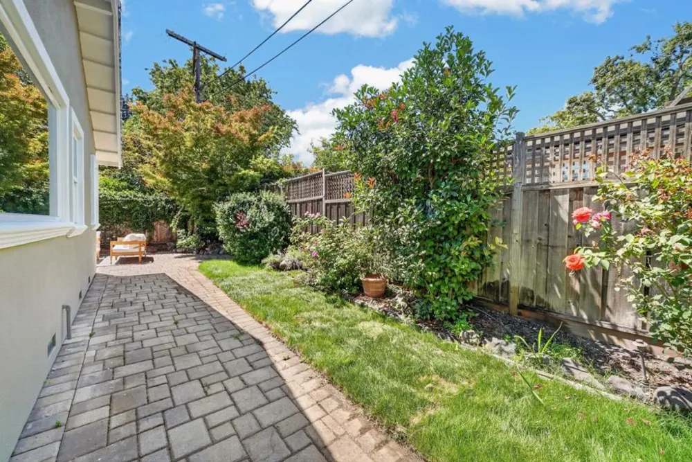 3050 Hastings Avenue Redwood City, CA 94061