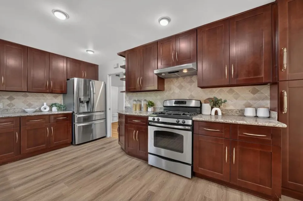 3050 Hastings Avenue Redwood City, CA 94061