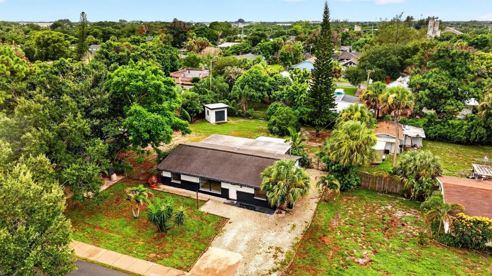 820 E 13TH STREET Stuart, FL 34994
