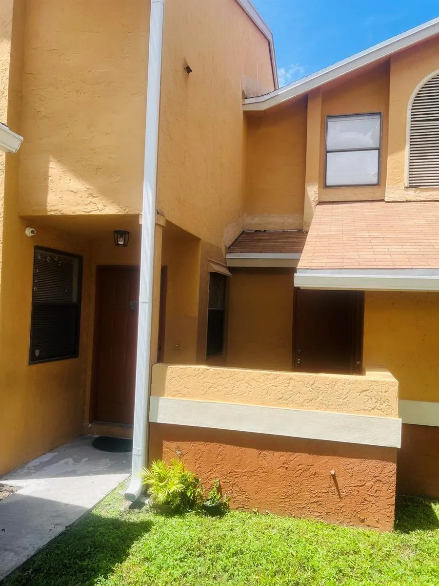 2491 NW 56th Avenue #103 Lauderhill, FL 33313