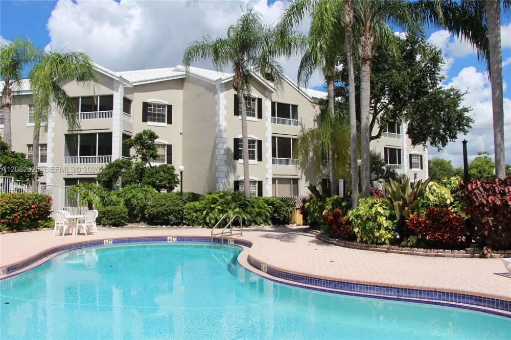 2881 Oakland Forest Dr #206 Oakland Park, FL 33309