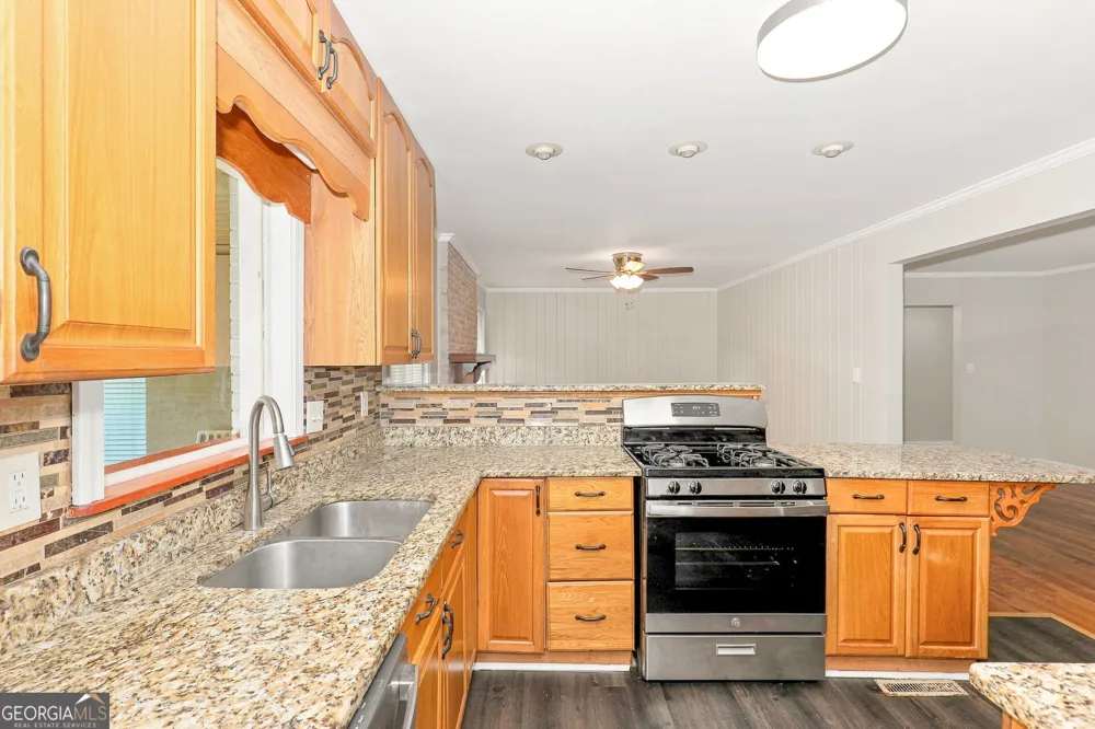 85 North DR Hampton, GA 30228