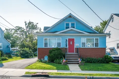 1331 Center St