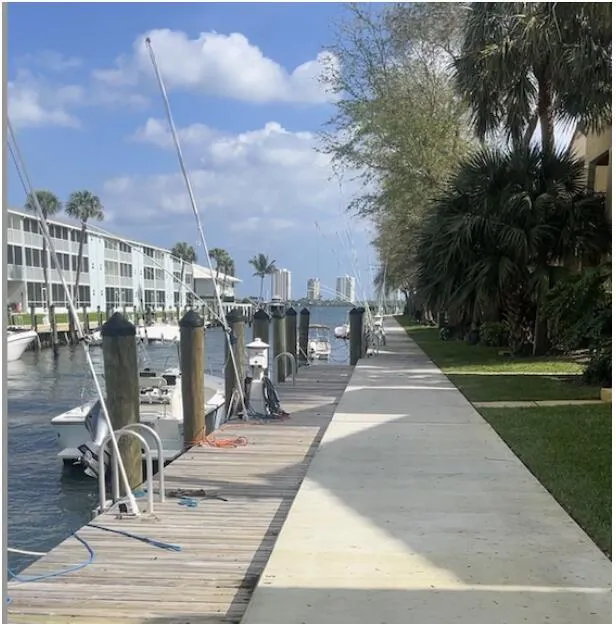 1105 Lake Shore Drive #104 Lake Park, FL 33403
