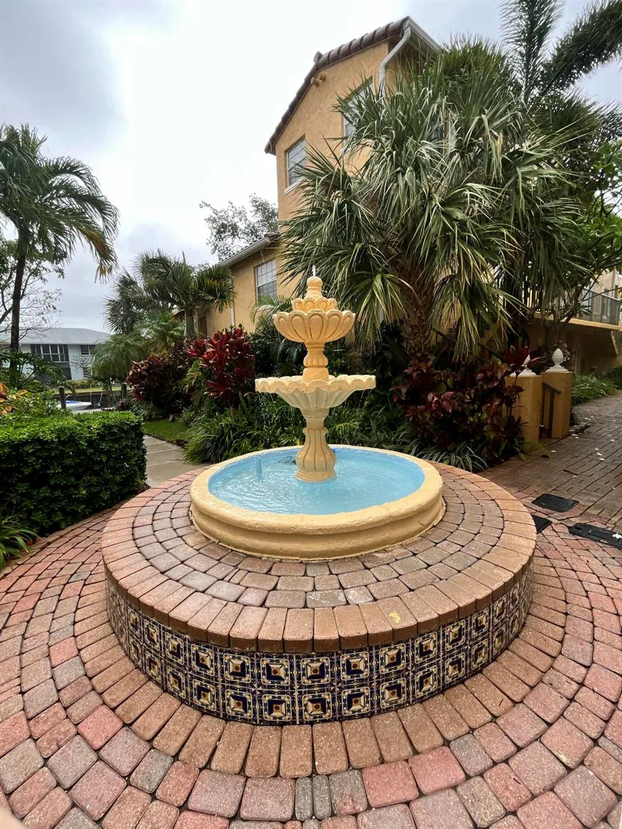 1105 Lake Shore Drive #104 Lake Park, FL 33403