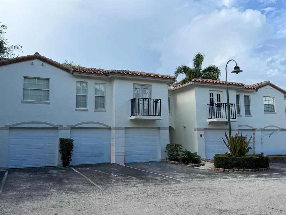 1105 Lake Shore Drive #104 Lake Park, FL 33403