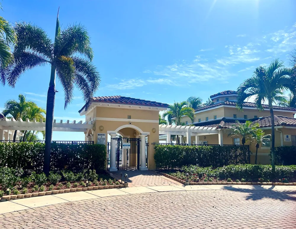 1105 Lake Shore Drive #104 Lake Park, FL 33403