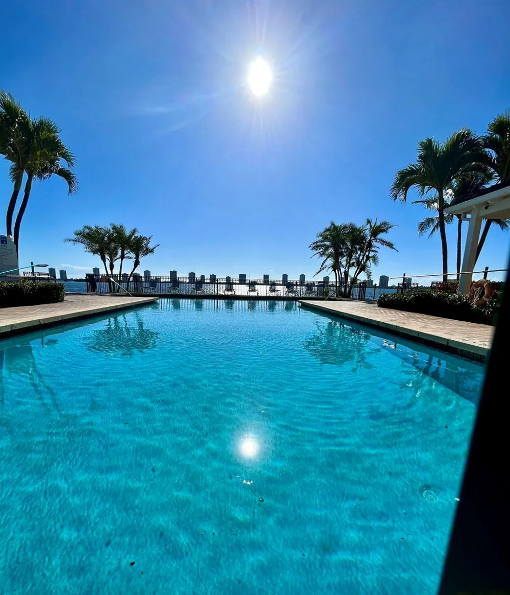1105 Lake Shore Drive #104 Lake Park, FL 33403