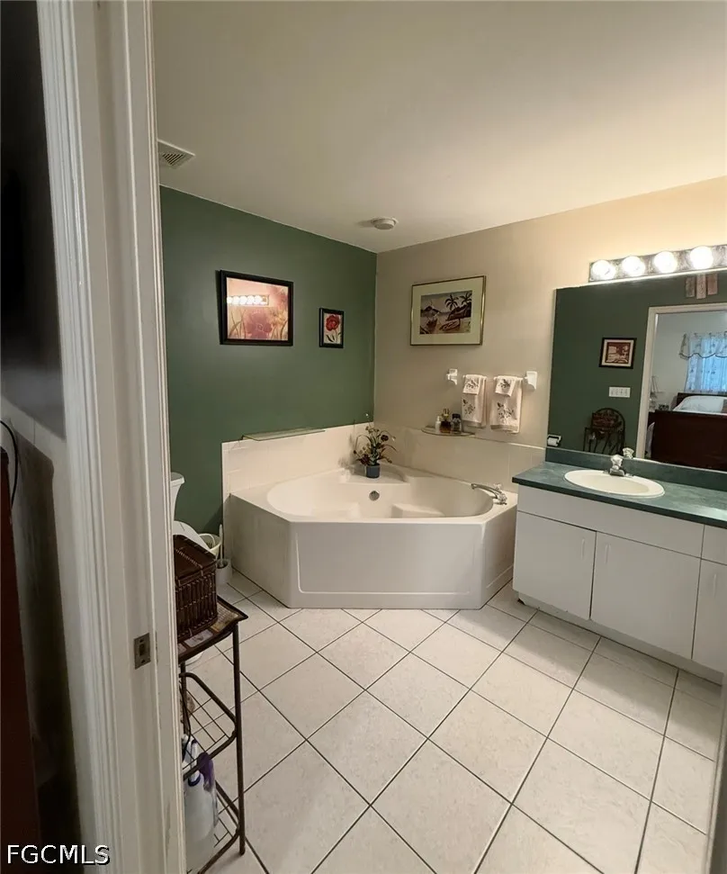 NE 7th Place Cape Coral, FL 33909