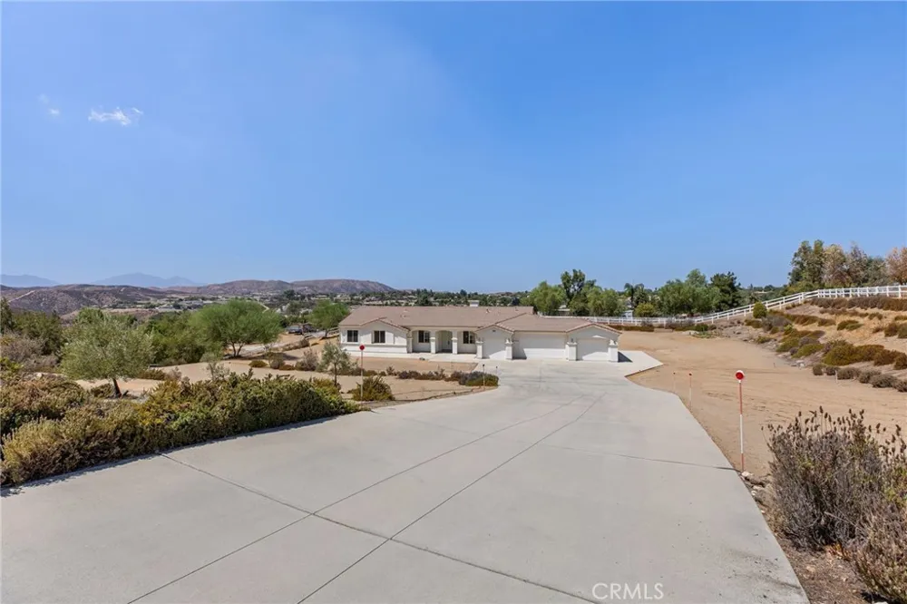 18593 Fort Lauder Lane Perris, CA 92570