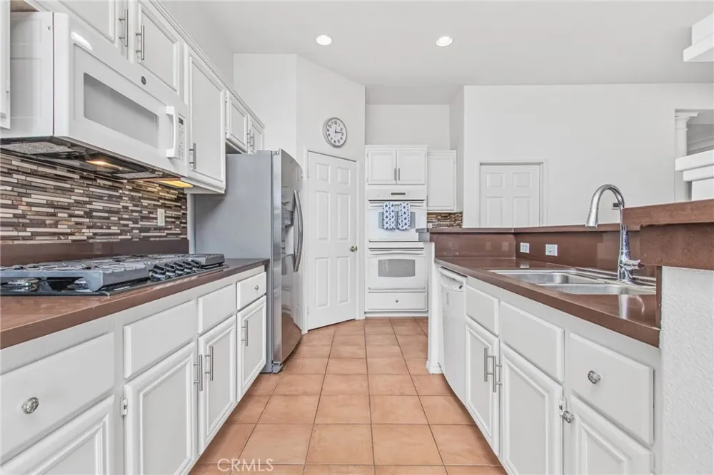 18593 Fort Lauder Lane Perris, CA 92570
