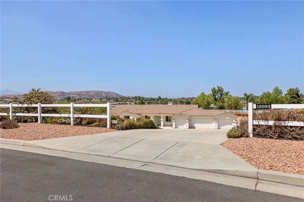 18593 Fort Lauder Lane Perris, CA 92570