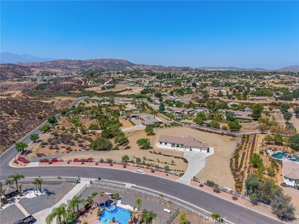 18593 Fort Lauder Lane Perris, CA 92570