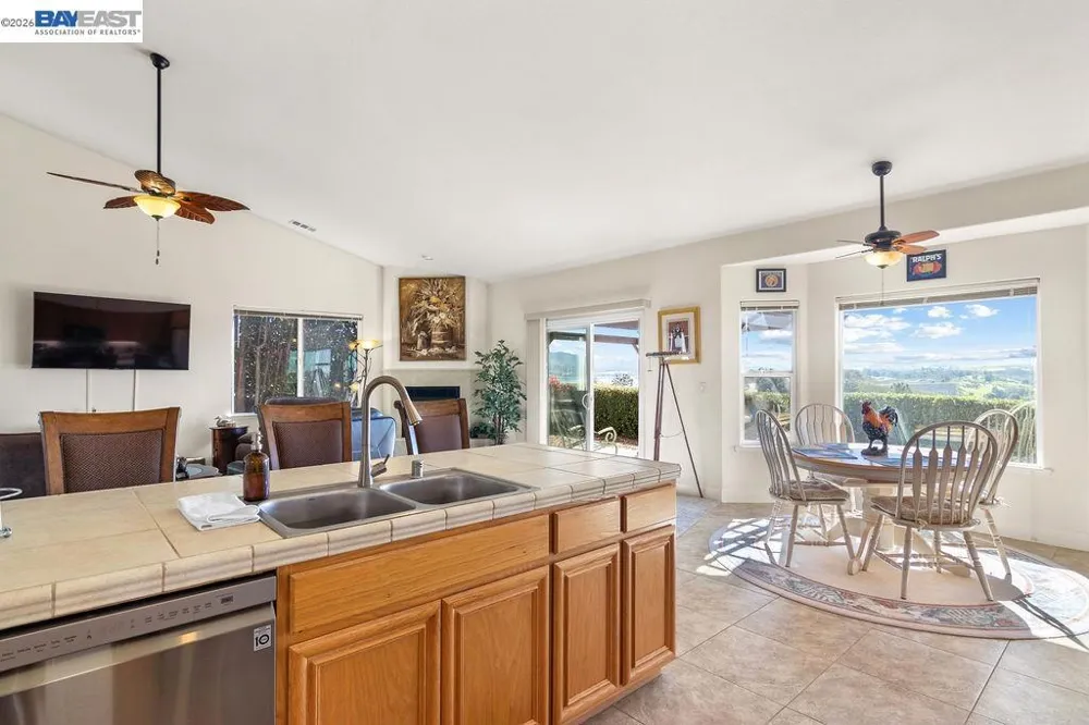1105 Paradise Peak Rd Valley Springs, CA 95252