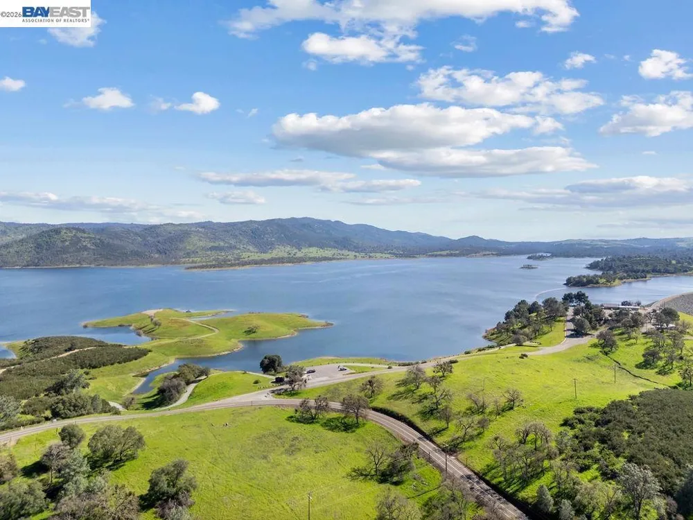 1105 Paradise Peak Rd Valley Springs, CA 95252