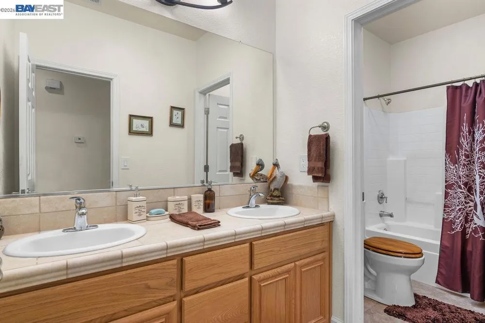 1105 Paradise Peak Rd Valley Springs, CA 95252