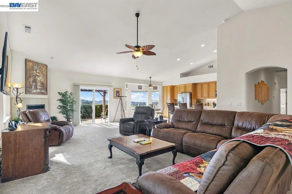1105 Paradise Peak Rd Valley Springs, CA 95252