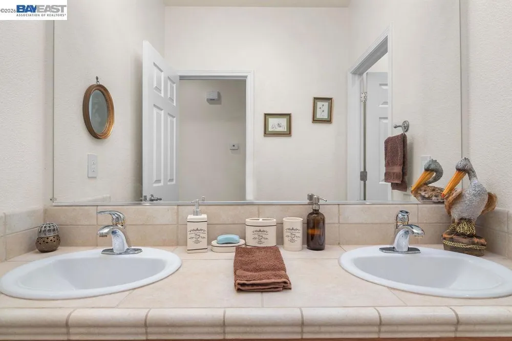 1105 Paradise Peak Rd Valley Springs, CA 95252