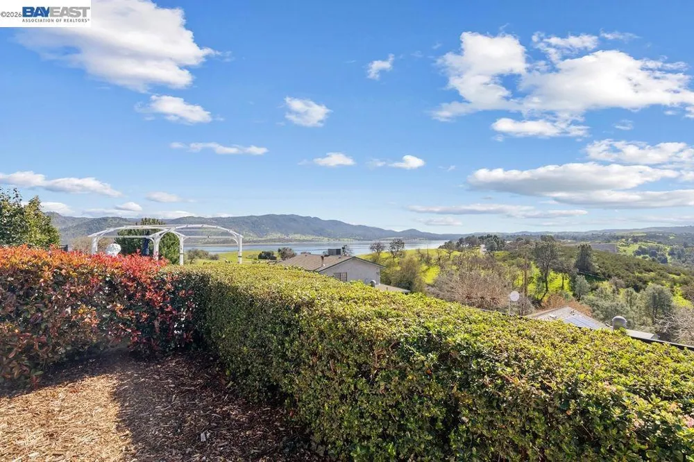 1105 Paradise Peak Rd Valley Springs, CA 95252
