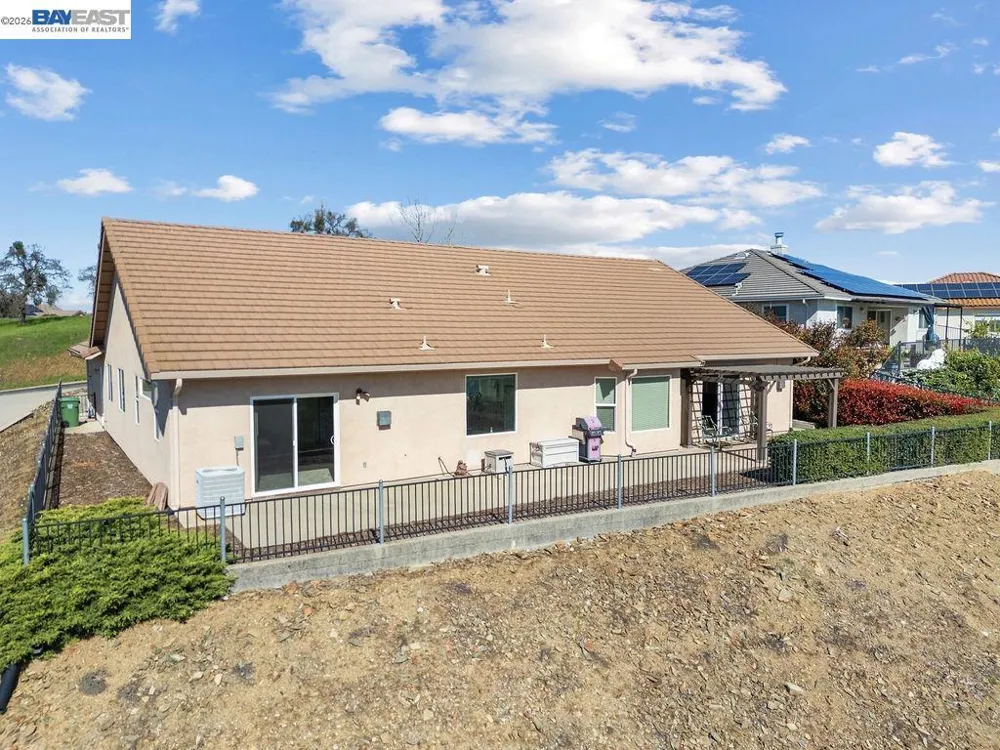 1105 Paradise Peak Rd Valley Springs, CA 95252