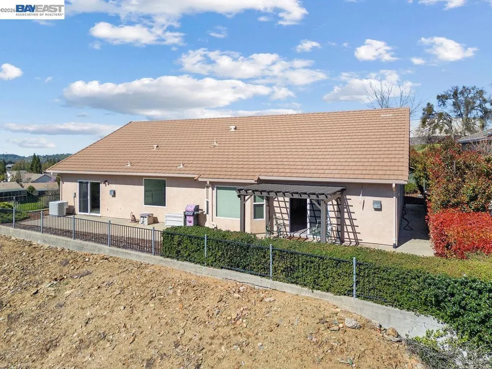 1105 Paradise Peak Rd Valley Springs, CA 95252