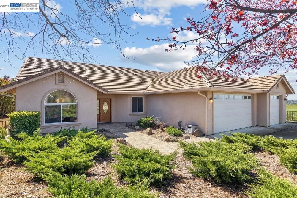 1105 Paradise Peak Rd Valley Springs, CA 95252