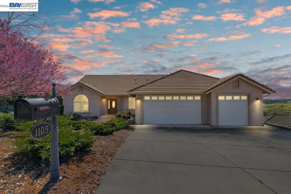 1105 Paradise Peak Rd Valley Springs, CA 95252
