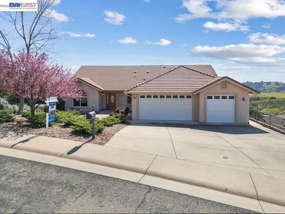 1105 Paradise Peak Rd Valley Springs, CA 95252