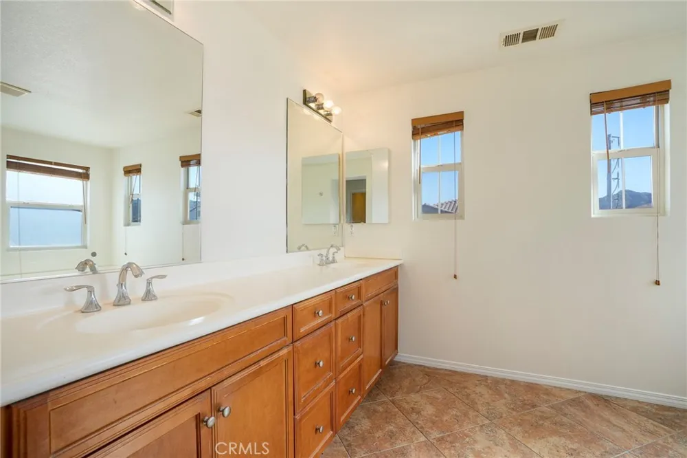 31770 Paseo Bonito Castaic, CA 91384