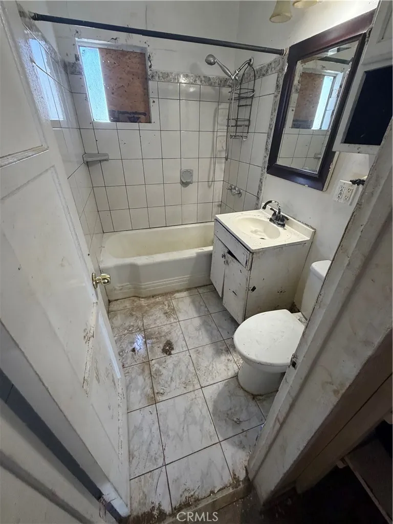 529 E 224th Street Carson, CA 90745