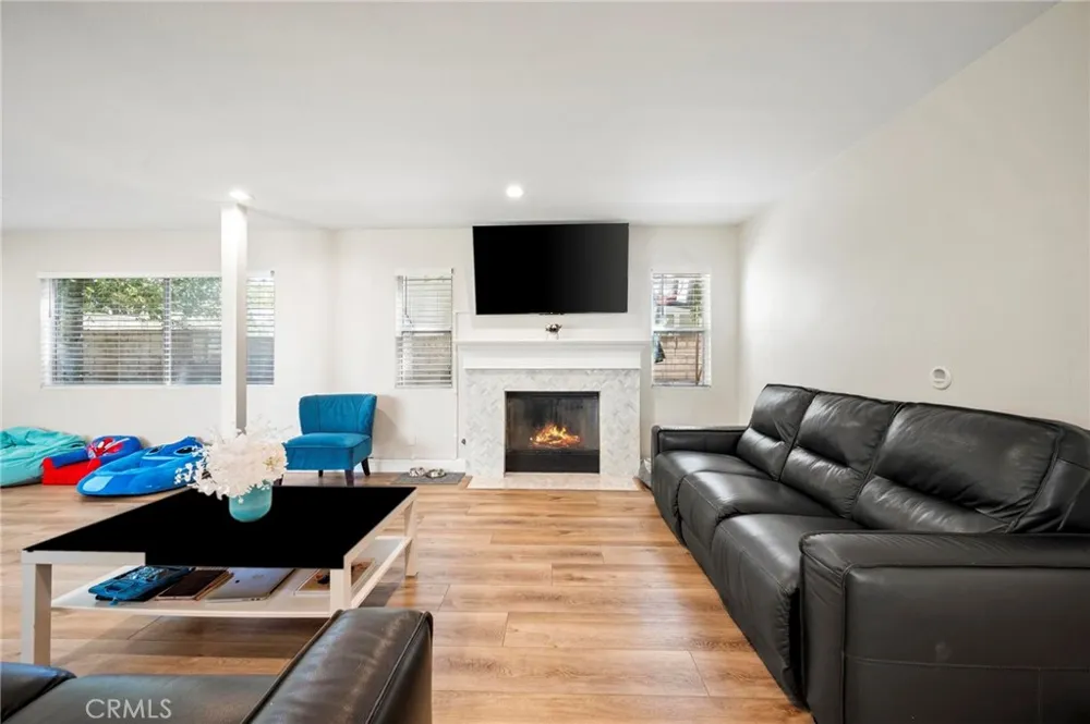 27184 Highlands Lane Valencia, CA 91354