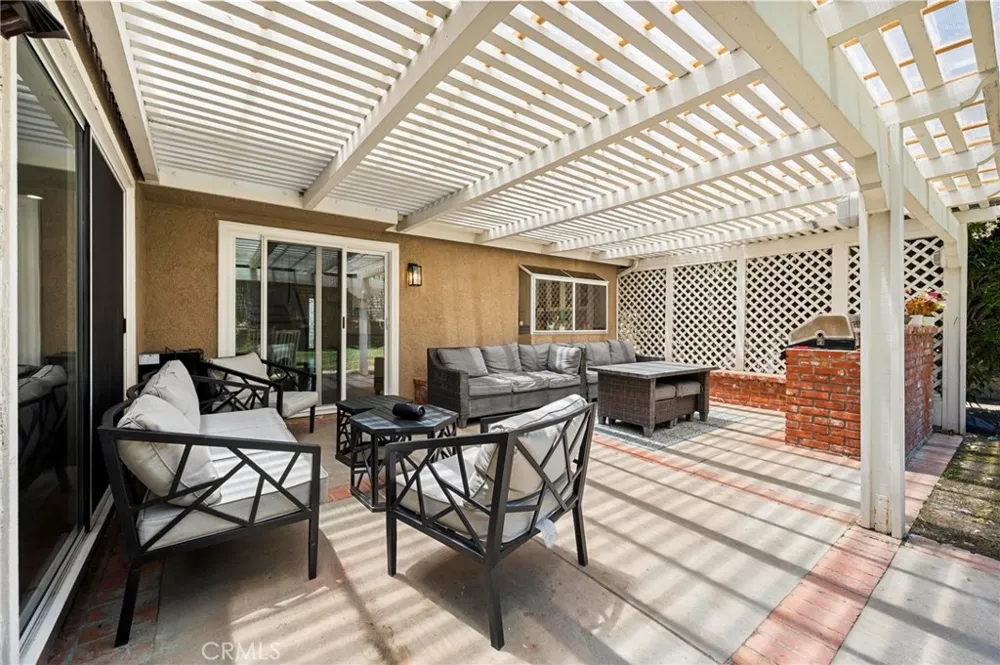 27184 Highlands Lane Valencia, CA 91354