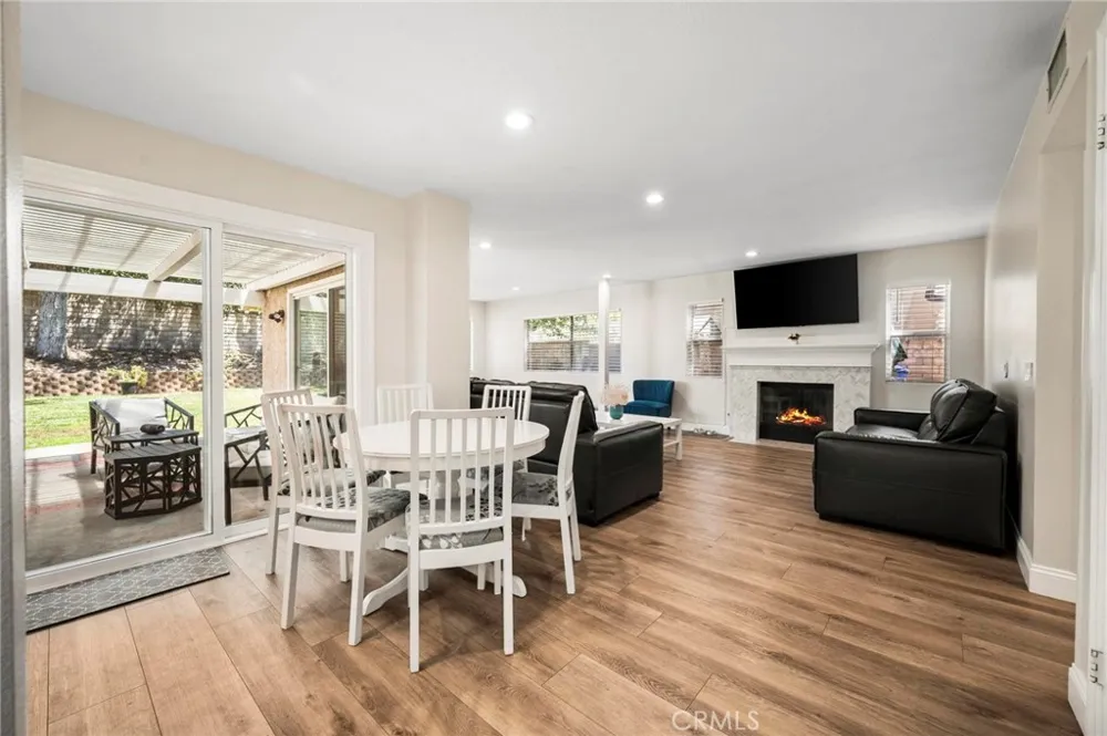 27184 Highlands Lane Valencia, CA 91354