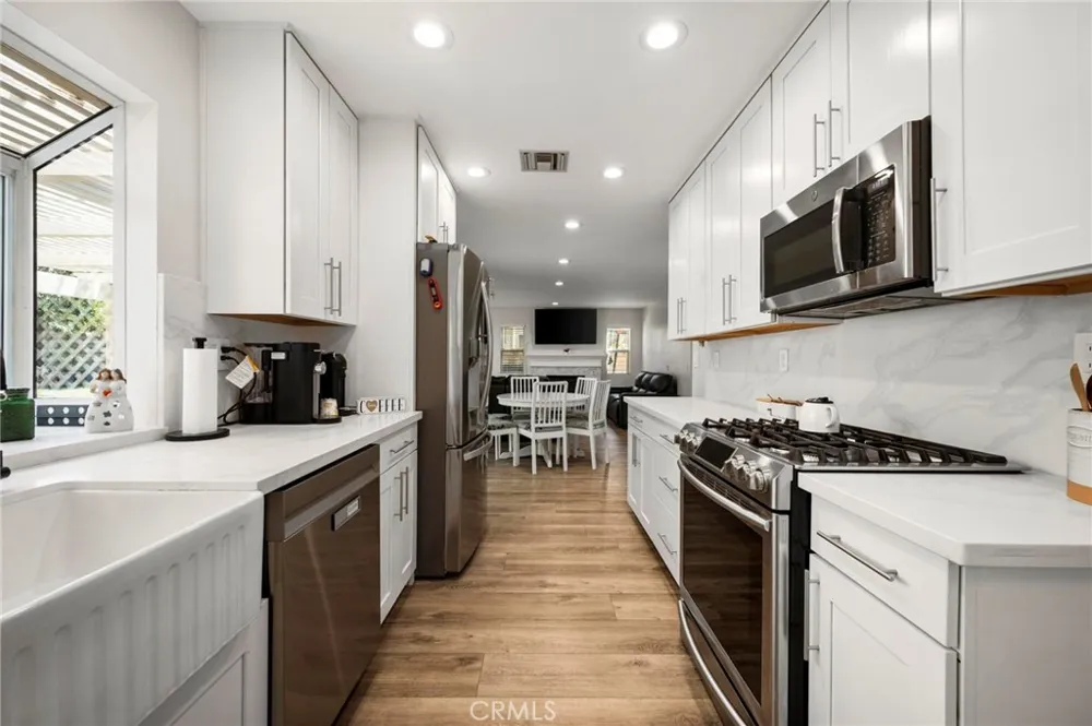 27184 Highlands Lane Valencia, CA 91354