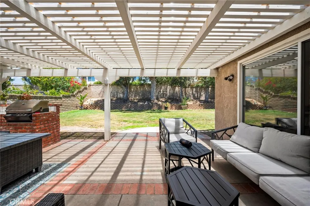 27184 Highlands Lane Valencia, CA 91354